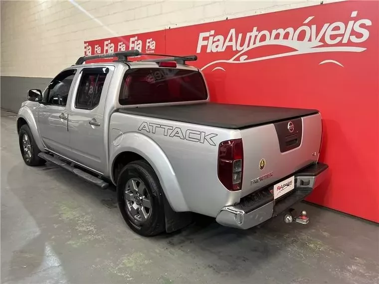 Nissan Frontier Prata 11