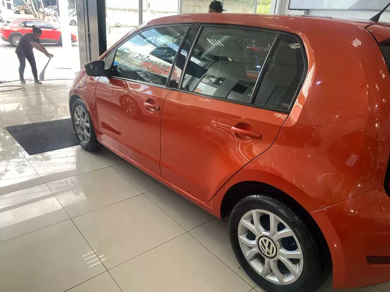 Volkswagen UP Laranja 1