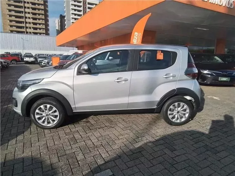 Fiat Mobi Prata 4