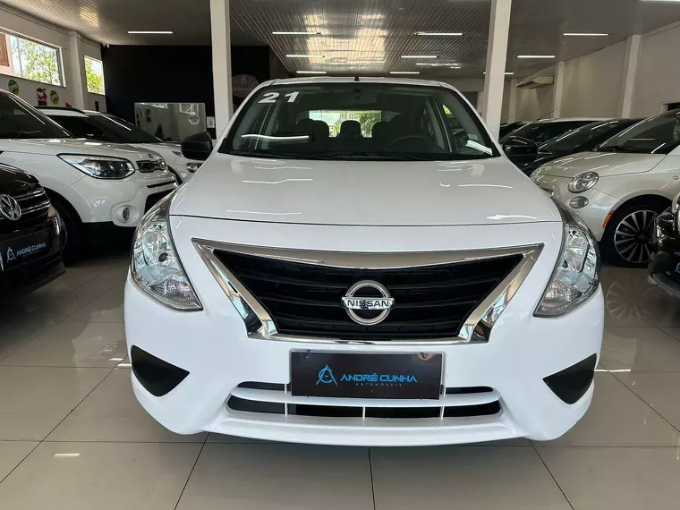 Nissan Versa Branco 10