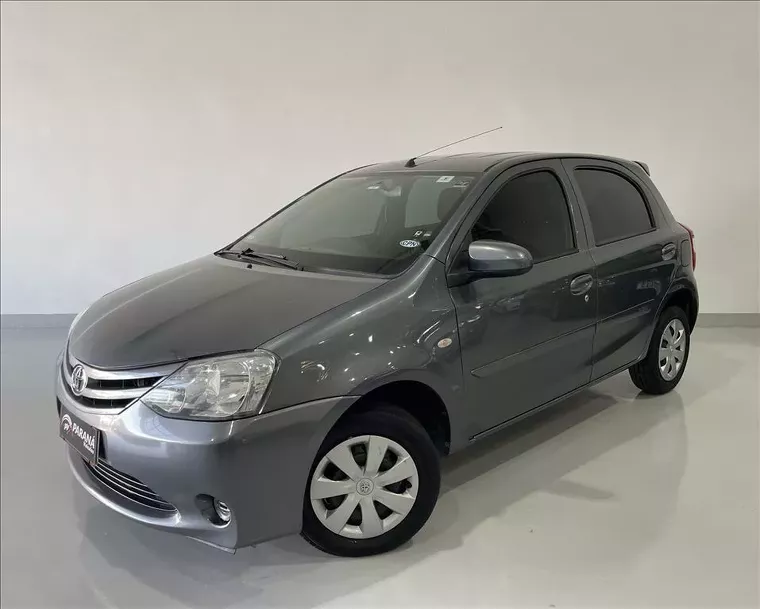 Toyota Etios Cinza 7