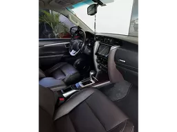 Toyota Hilux SW4