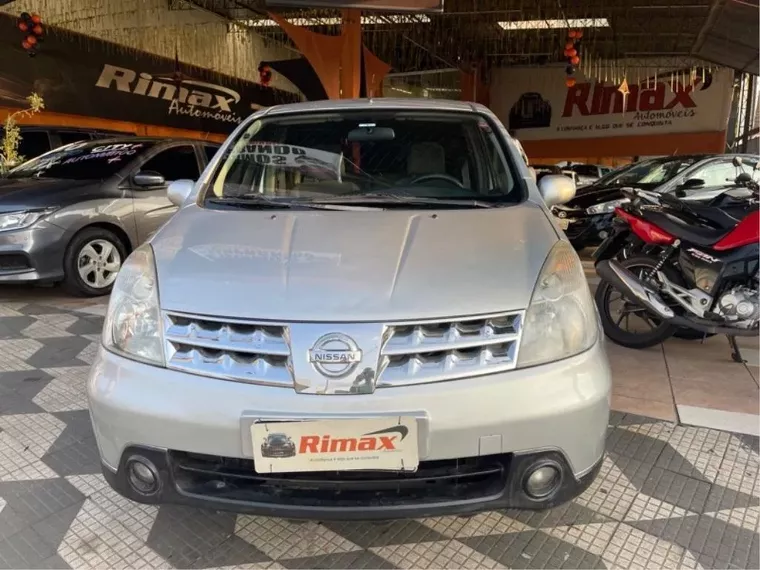 Nissan Grand Livina Prata 3