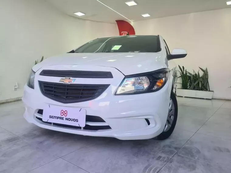 Chevrolet Onix Branco 3