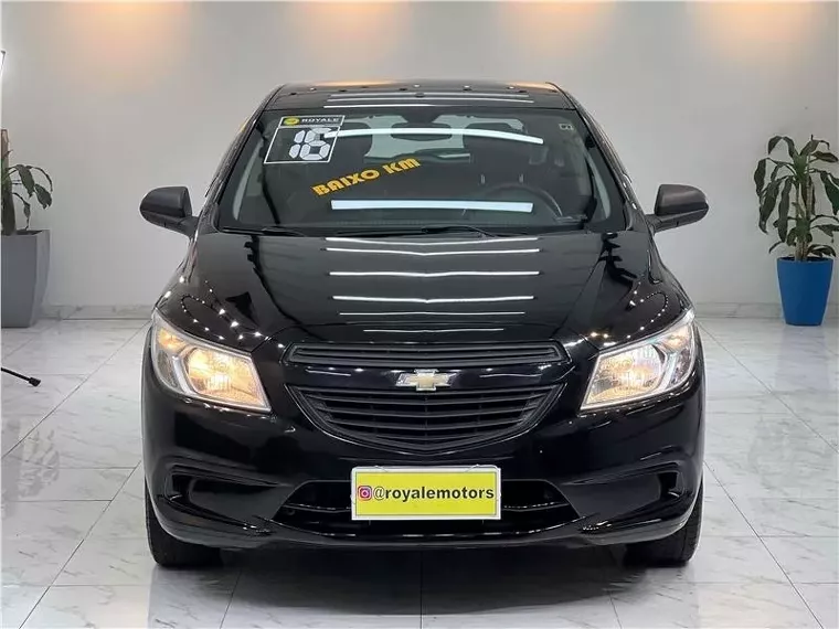 Chevrolet Onix Preto 4