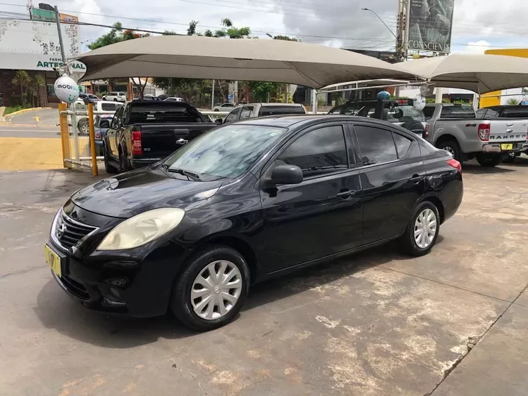 Nissan Versa Preto 4