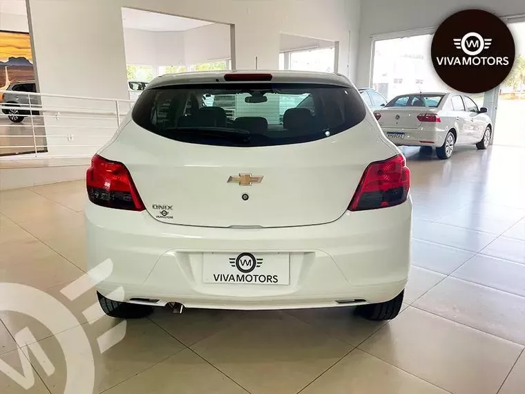 Chevrolet Onix Branco 10