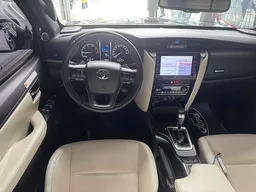 Toyota Hilux SW4