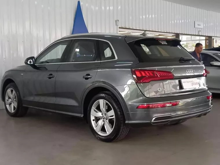 Audi Q5 Cinza 16