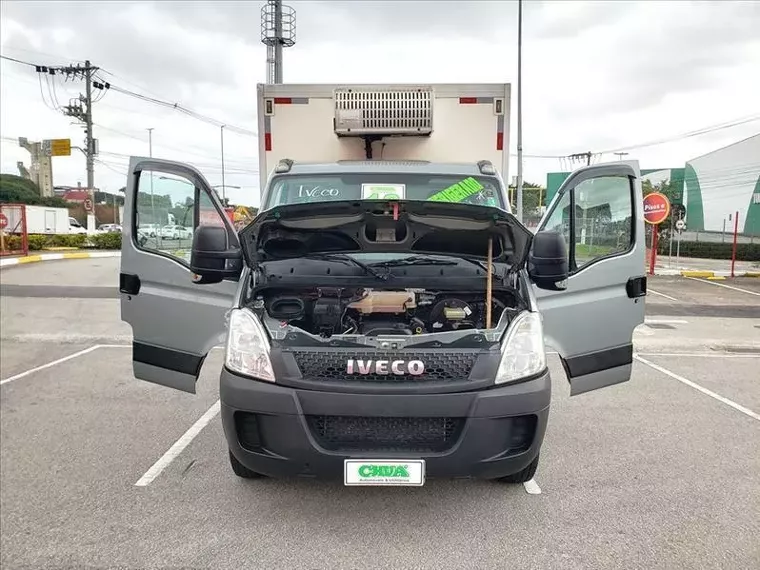 Iveco Daily Cinza 16