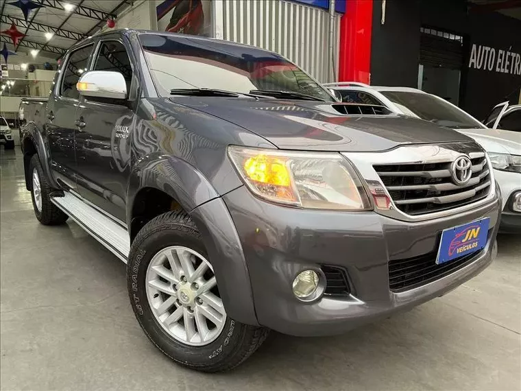 Toyota Hilux Cinza 1