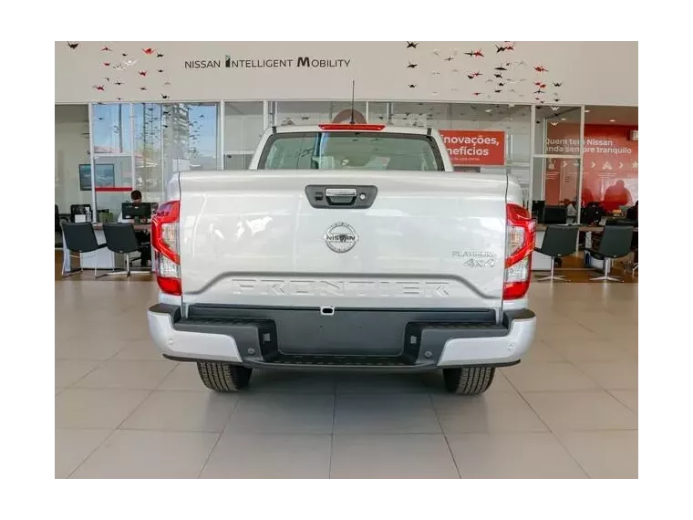 Nissan Frontier Prata 2