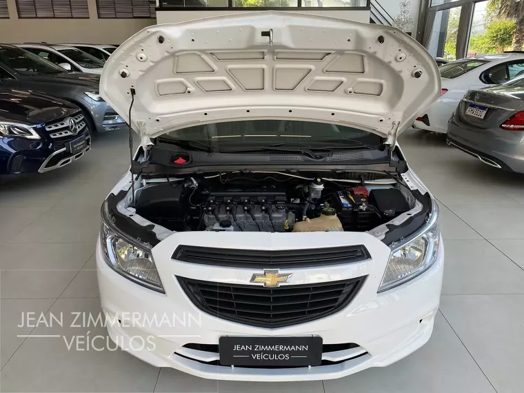 Chevrolet Onix Branco 7