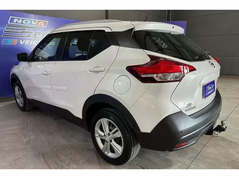 Nissan Kicks Branco 2