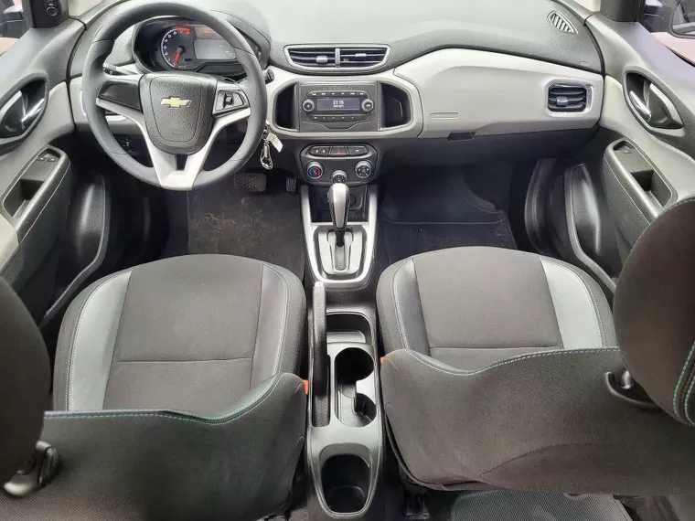 Chevrolet Onix Preto 10