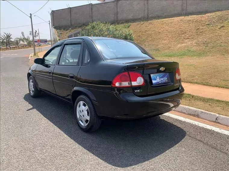 Chevrolet Classic Preto 4