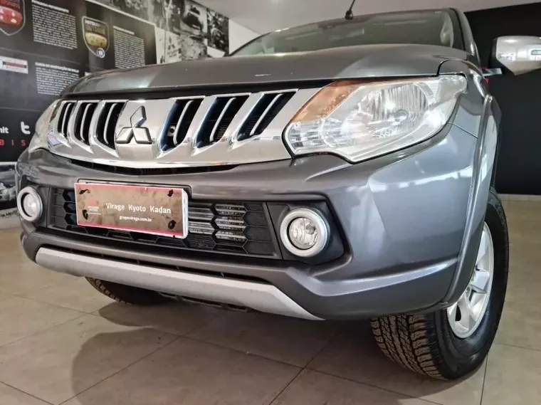 Mitsubishi L200 Triton Cinza 3