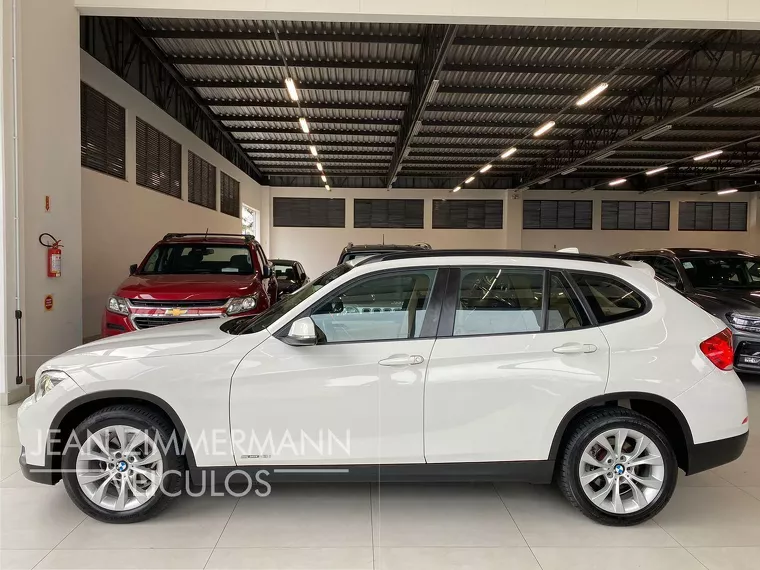 BMW X1 Branco 14