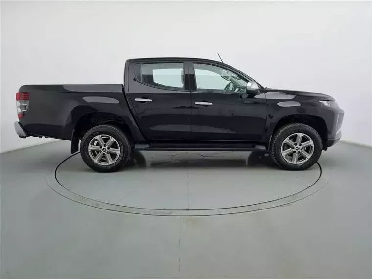 Mitsubishi L200 Triton Preto 8