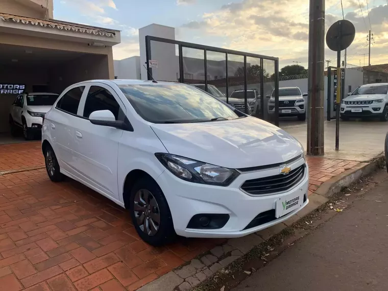 Chevrolet Onix Branco 3