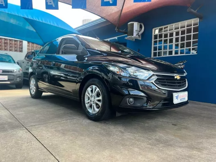 Chevrolet Onix Preto 1