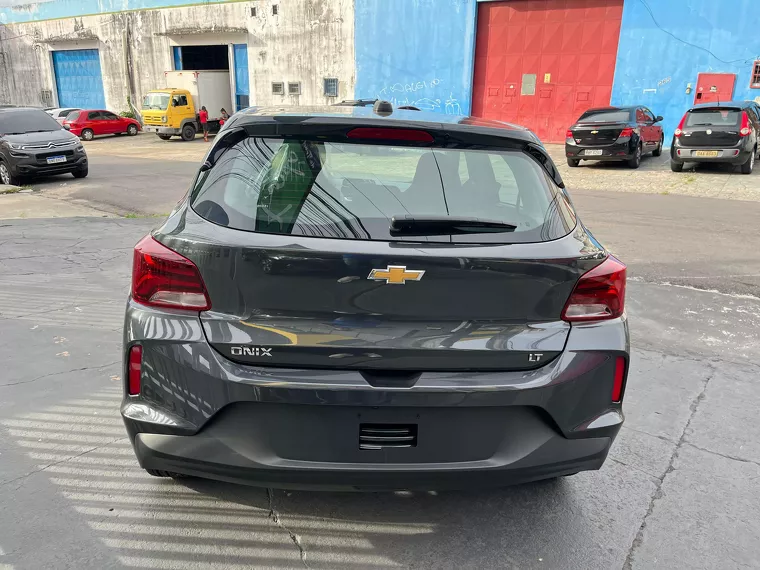 Chevrolet Onix Cinza 1