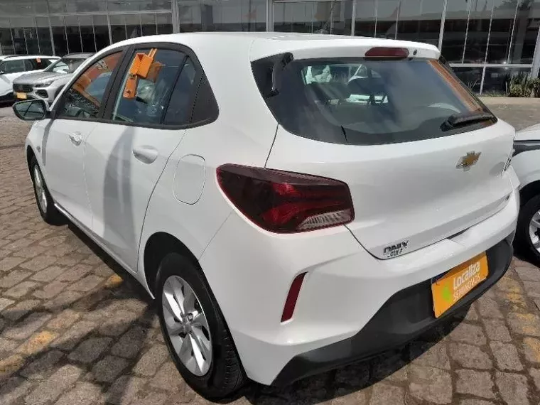 Chevrolet Onix Branco 11