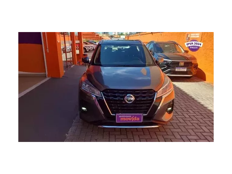 Nissan Kicks Cinza 1