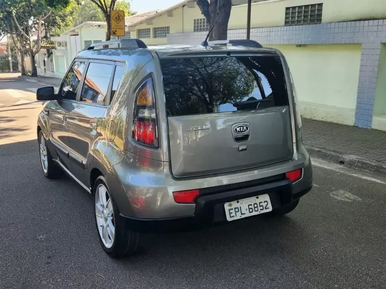 KIA Soul Cinza 6