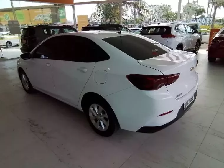 Chevrolet Onix Branco 8