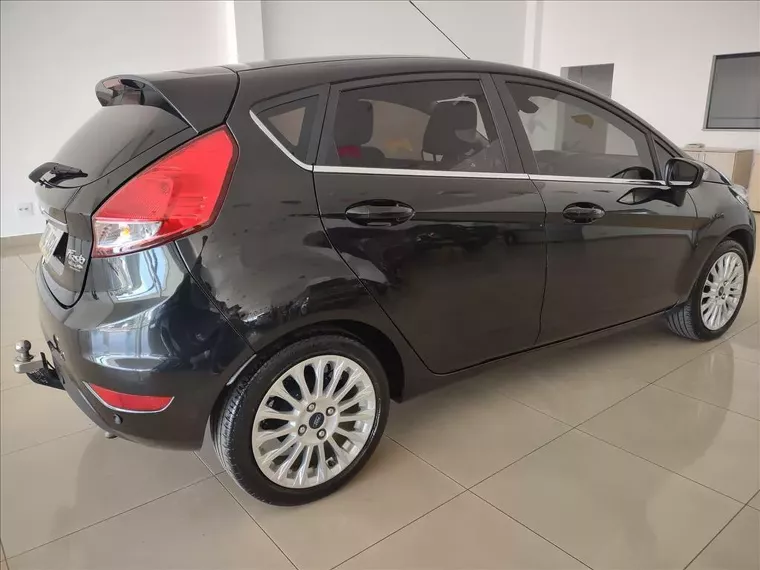 Ford Fiesta Preto 5