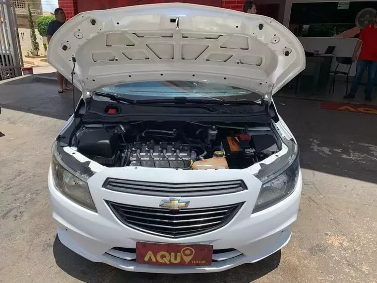 Chevrolet Onix Branco 13