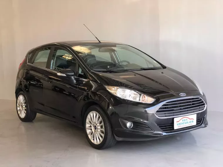 Ford Fiesta Preto 16