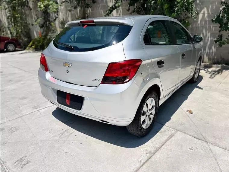 Chevrolet Onix Prata 3