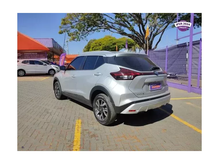 Nissan Kicks Prata 4