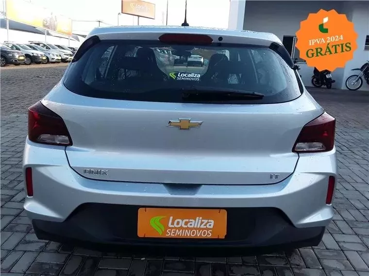 Chevrolet Onix Prata 9