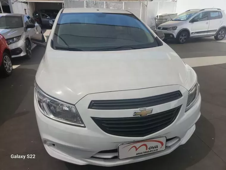 Chevrolet Onix Branco 8