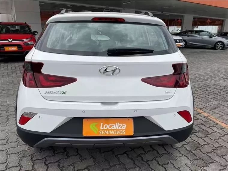 Hyundai HB20X Branco 11