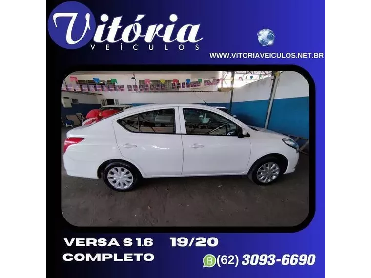 Nissan Versa Branco 7