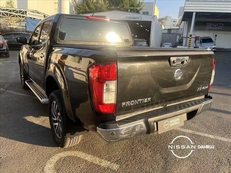 Nissan Frontier Preto 15