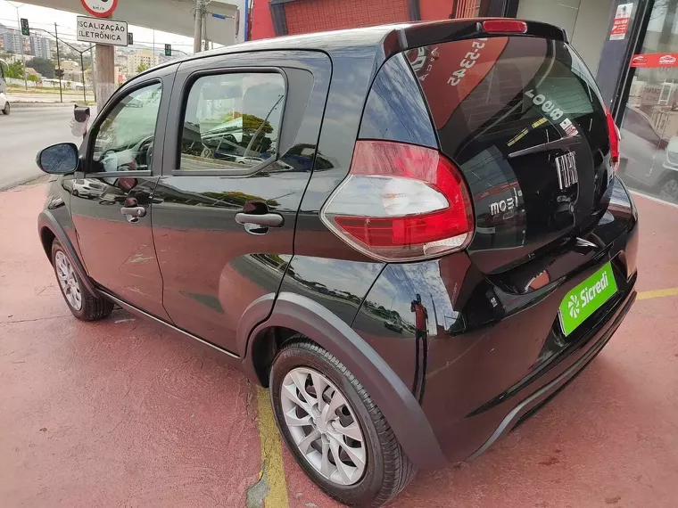 Fiat Mobi Preto 15