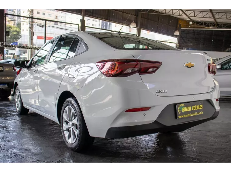 Chevrolet Onix Branco 4