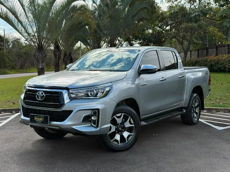 Toyota Hilux 2.8 D-4D TURBO DIESEL CD SRX 4X4 AUTOMÁTICO 2019