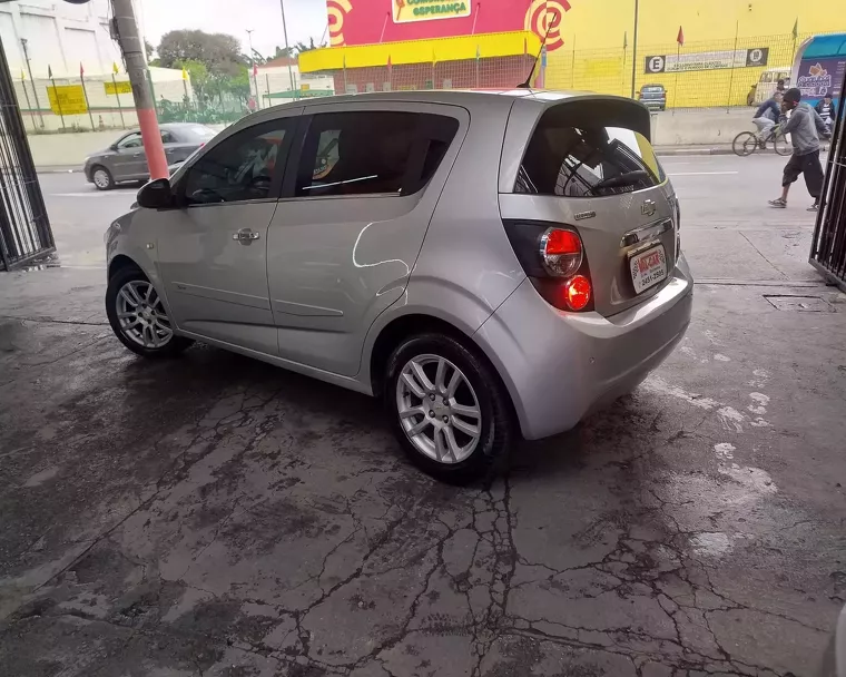 Chevrolet Sonic Prata 3