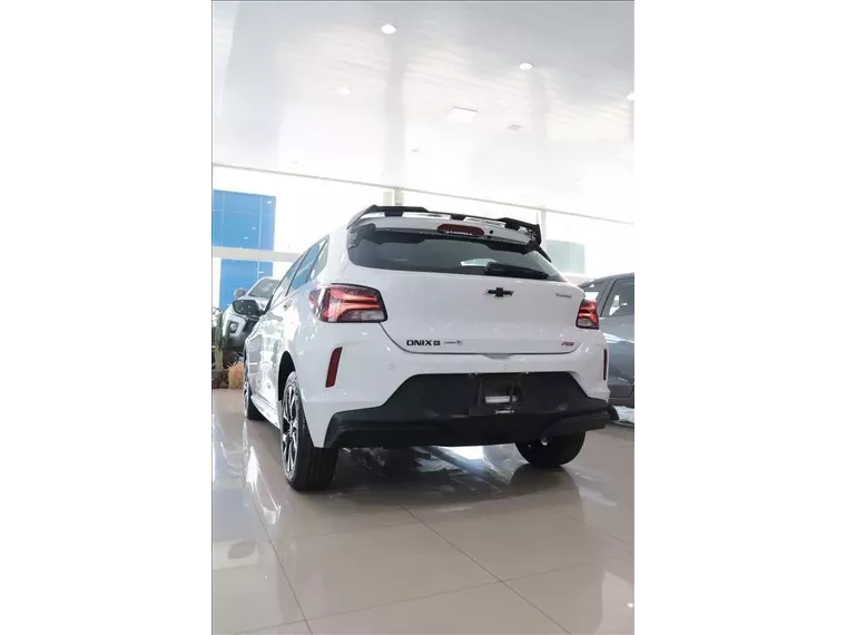 Chevrolet Onix Branco 3