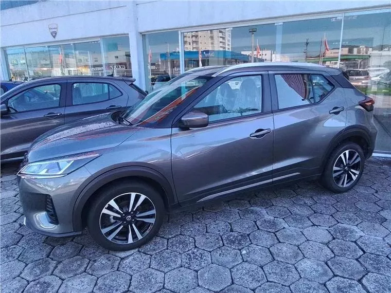 Nissan Kicks Cinza 1