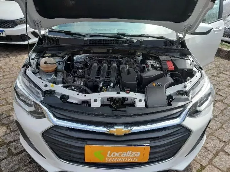 Chevrolet Onix Branco 9