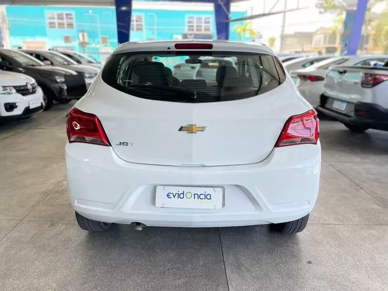 Chevrolet Onix Branco 2