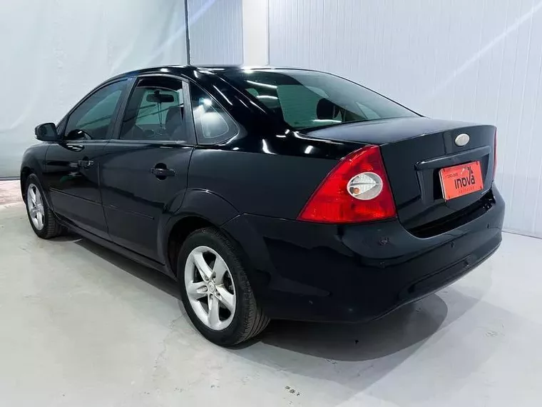 Ford Focus Preto 5