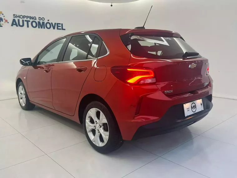 Chevrolet Onix Laranja 4